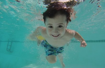 Uprawianie sportów wodnych od dziecka